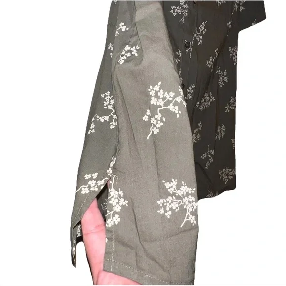 Lane Bryant Size 18 NWT Olive Green Floral Button Front Blouse - Picture 6 of 9